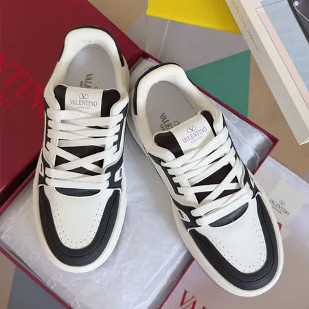 ヴァレンティノ カジュアルシューズ