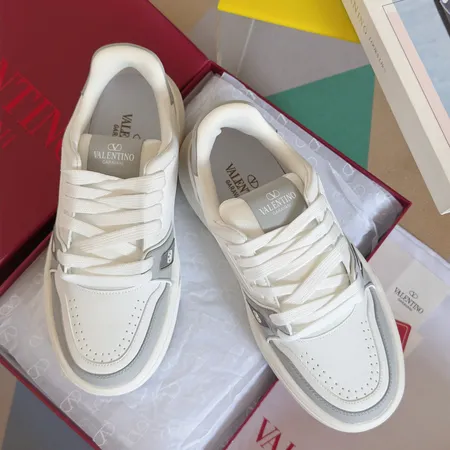 ヴァレンティノ カジュアルシューズ