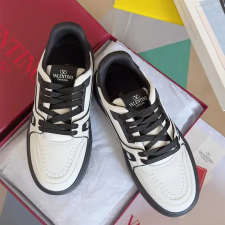 ヴァレンティノ カジュアルシューズ