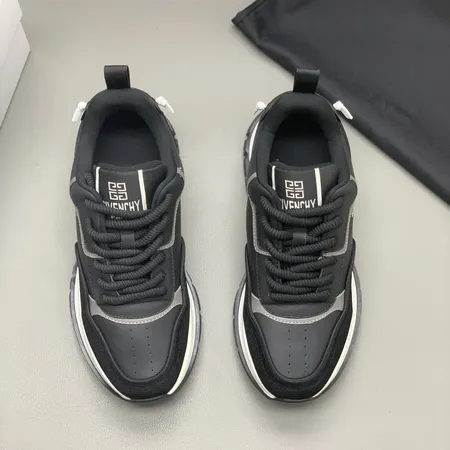 ジバンシィ スニーカー