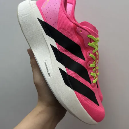 アディダス スニーカー