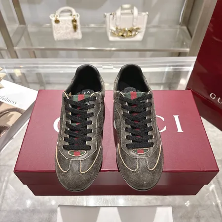グッチ カジュアルシューズ