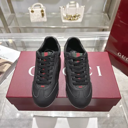 グッチ カジュアルシューズ