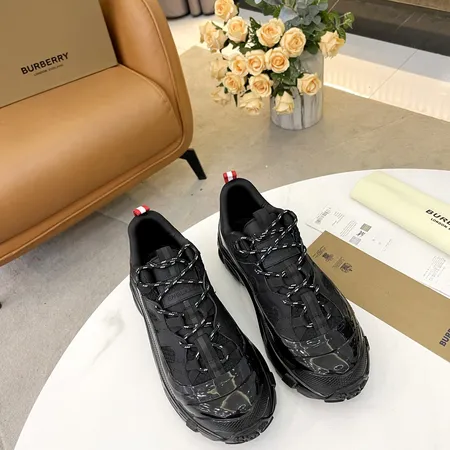 バーバリー ス スニーカー