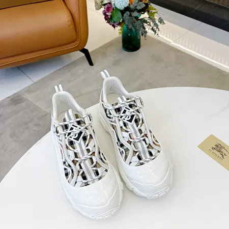 バーバリー ス スニーカー