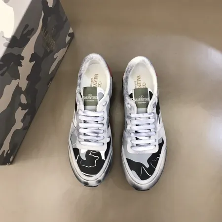 ヴァレンティノ スニーカー