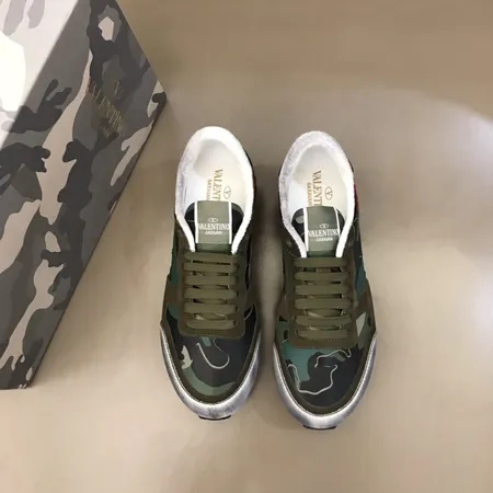 ヴァレンティノ スニーカー