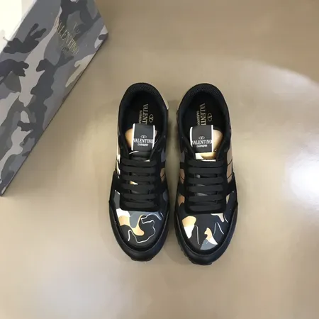 ヴァレンティノ スニーカー