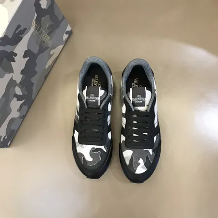 ヴァレンティノ スニーカー