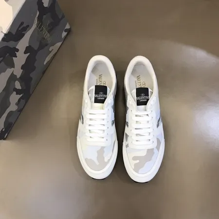 ヴァレンティノ スニーカー