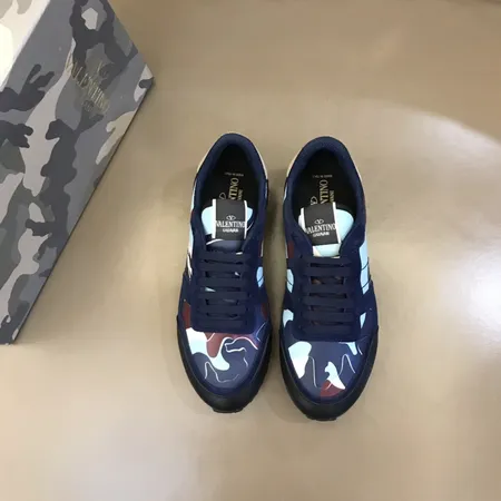 ヴァレンティノ スニーカー