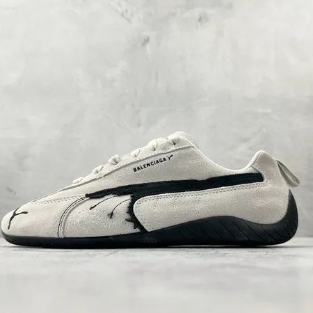 プーマ スニーカー