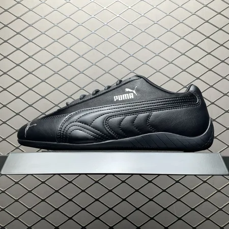 プーマ スニーカー