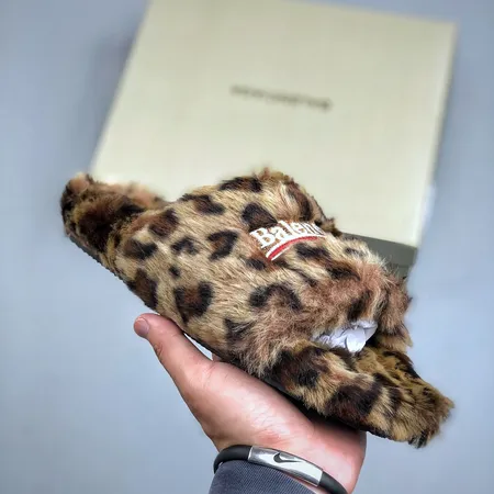 バレンシアガ スリッパ