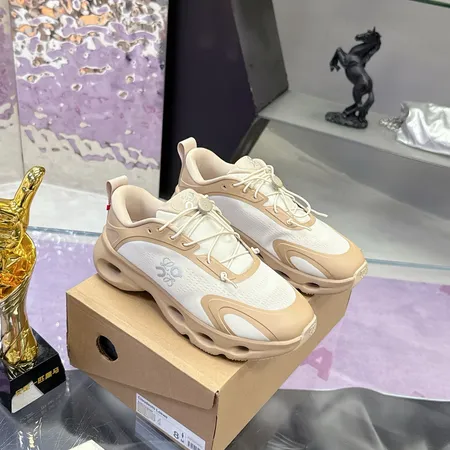 ロエベ スニーカー