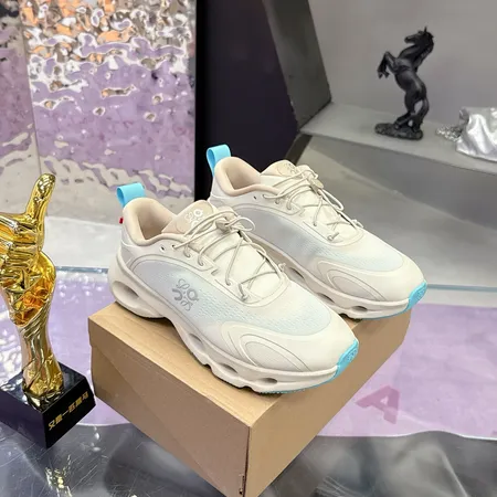 ロエベ スニーカー