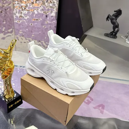 ロエベ スニーカー