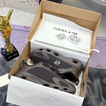 ロエベ スニーカー