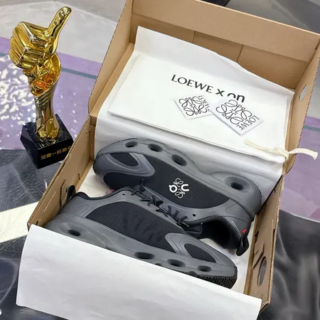 ロエベ スニーカー