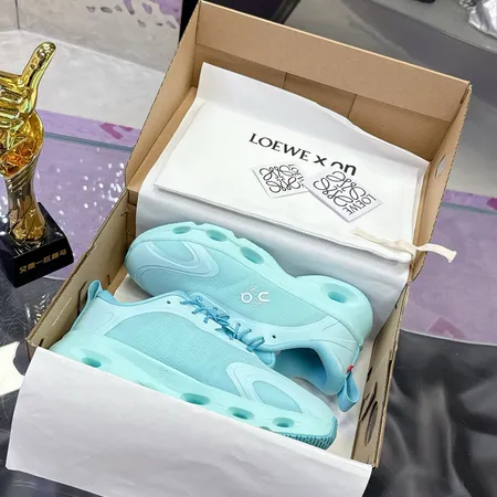 ロエベ スニーカー