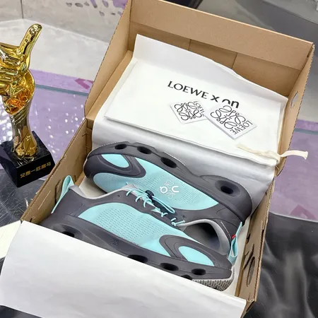 ロエベ スニーカー