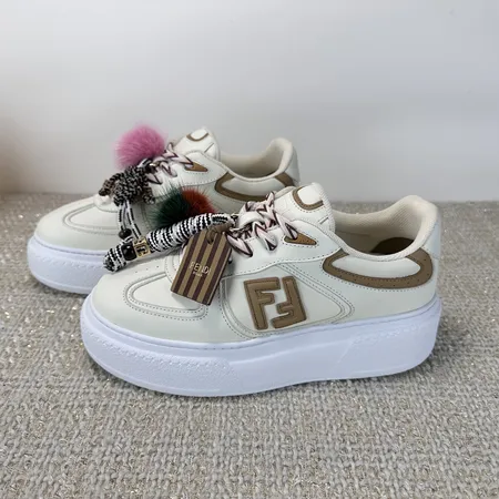 フェンディ カジュアルシューズ