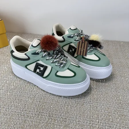 フェンディ カジュアルシューズ