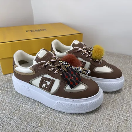 フェンディ カジュアルシューズ