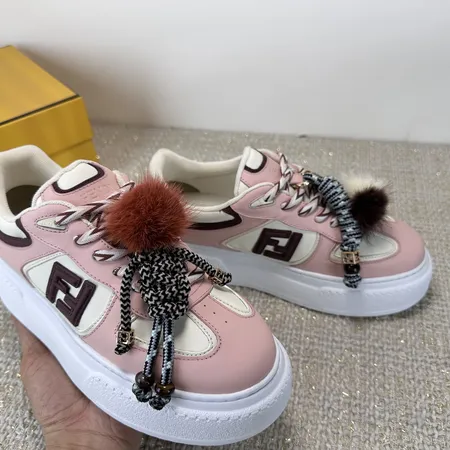 フェンディ カジュアルシューズ