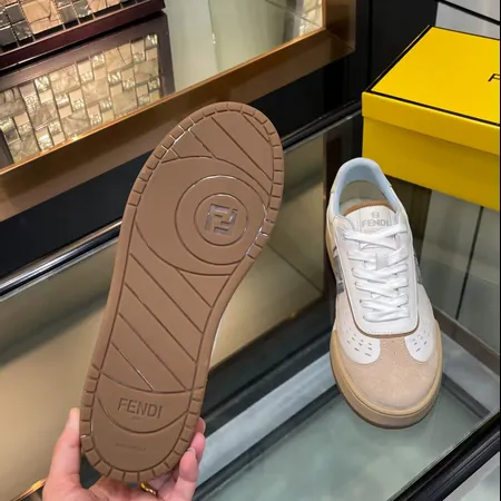 フェンディ カジュアルシューズ