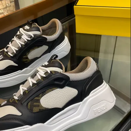 フェンディ カジュアルシューズ