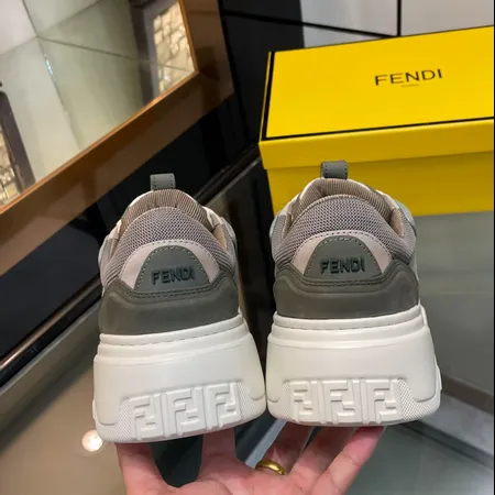 フェンディ カジュアルシューズ