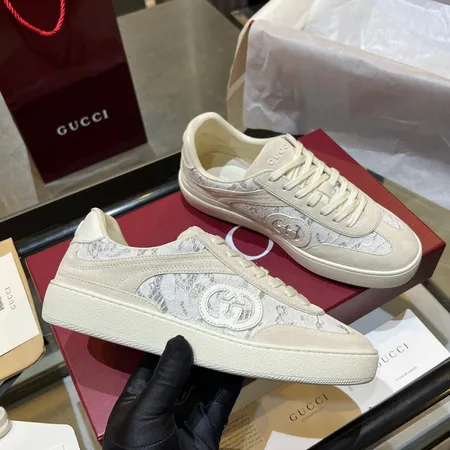 グッチ カジュアルシューズ