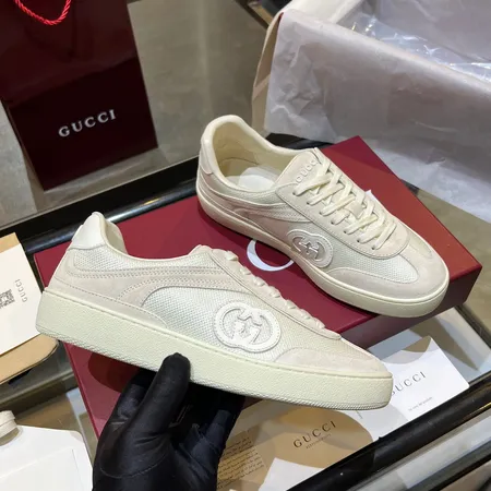 グッチ カジュアルシューズ