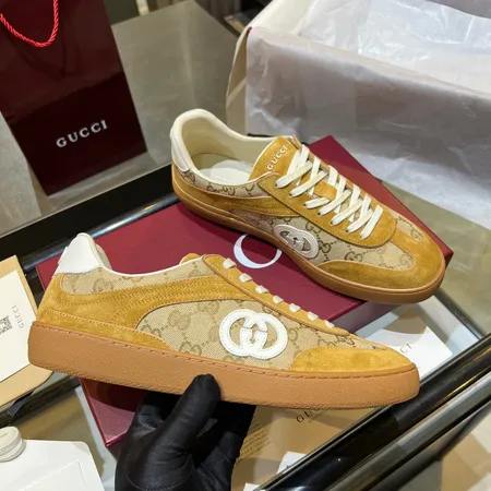 グッチ カジュアルシューズ