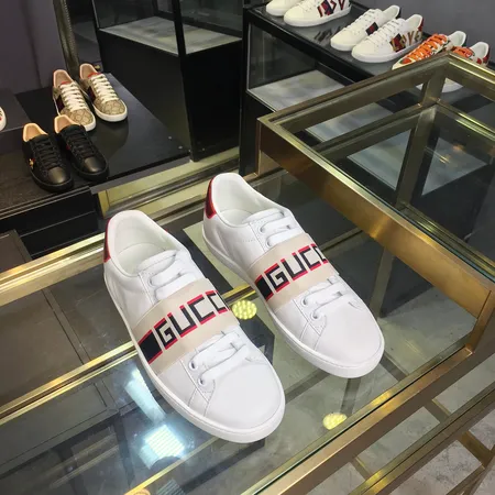 グッチ カジュアルシューズ