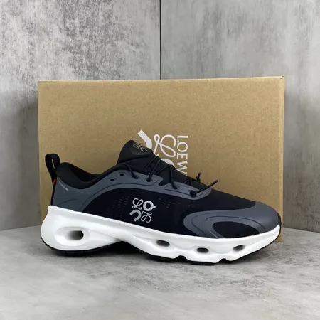 ロエベ スニーカー