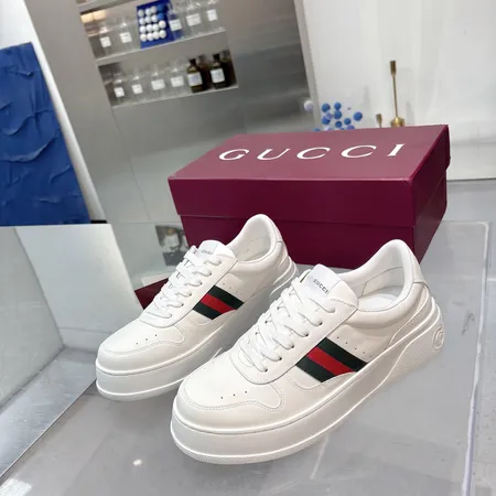 グッチ カジュアルシューズ