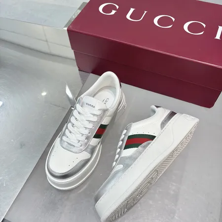 グッチ カジュアルシューズ