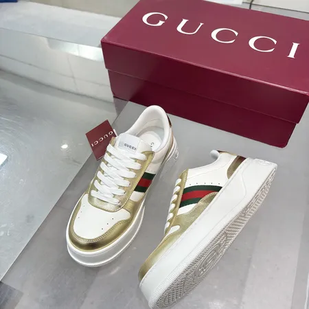 グッチ カジュアルシューズ