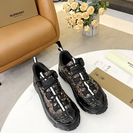 バーバリー ス カジュアルシューズ