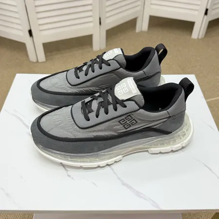 ジバンシィ スニーカー