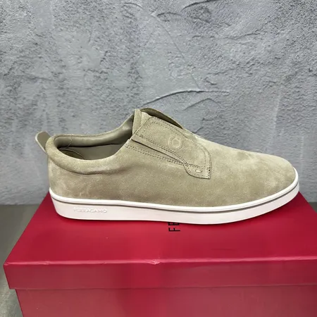 フェラガモ カジュアルシューズ