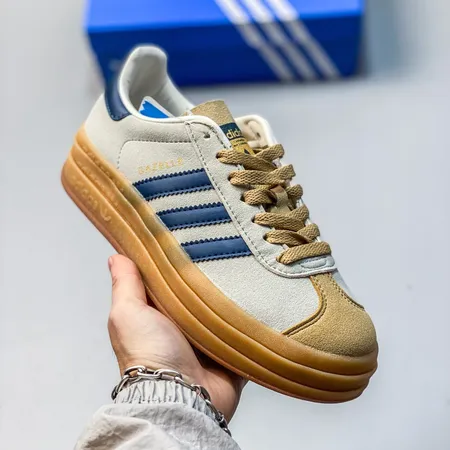 アディダス カジュアルシューズ