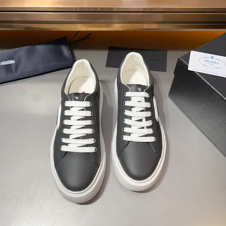 プラダ カジュアルシューズ