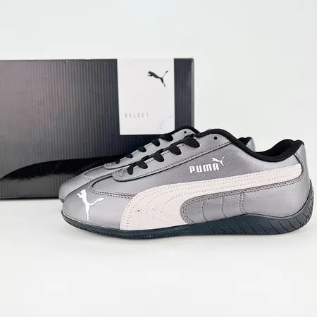 プーマ スニーカー