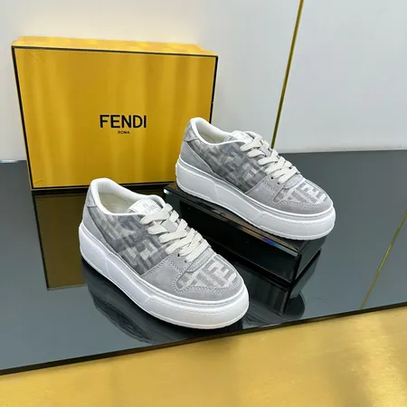 フェンディ カジュアルシューズ