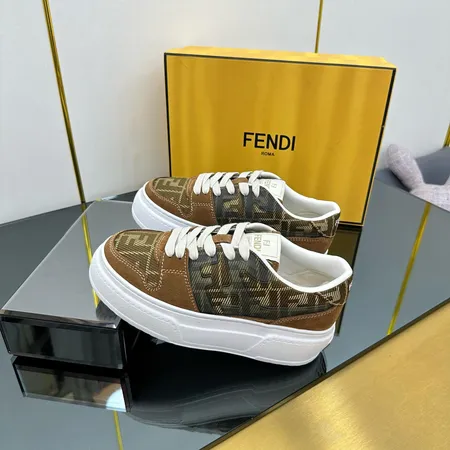 フェンディ カジュアルシューズ