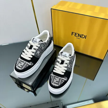フェンディ カジュアルシューズ