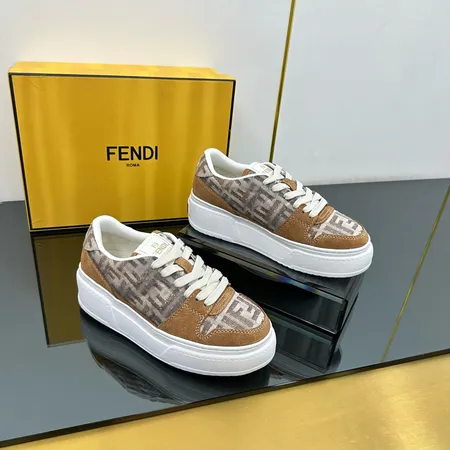 フェンディ カジュアルシューズ